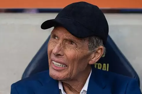 بوكا جونيورز يعلن وفاة مدربه ميجيل أنخيل روسو